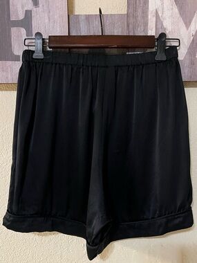 Fishers Finery Black Silk Pajama Bottom Shorts, size M